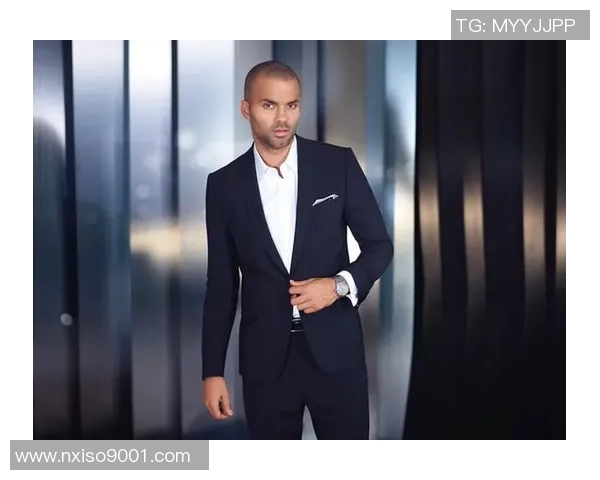 西装革履展绅士风采的足球球星场外独特魅力解析